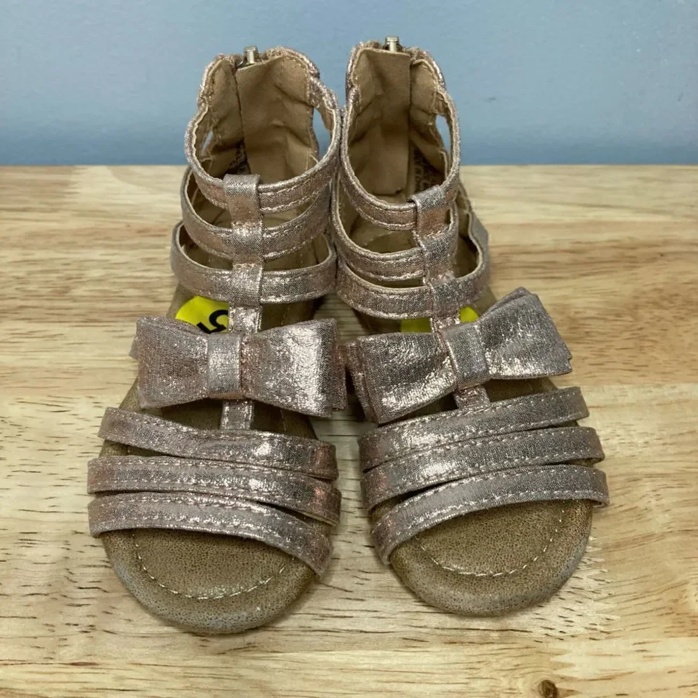 Tahari Baby ‘Skylar’ Gladiator Style Sandal, Metallic Rose Gold Toddler Size 5
